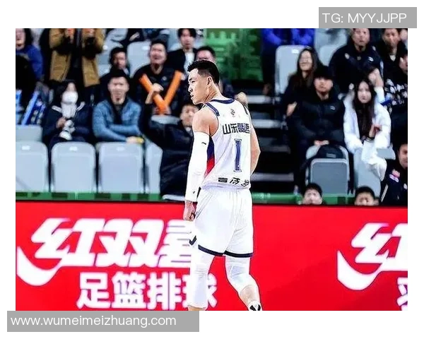 山东男篮与福建男篮激战正酣谁能在这场对决中笑到最后